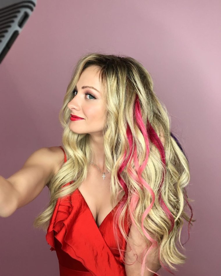 Актриса Полина Максимова