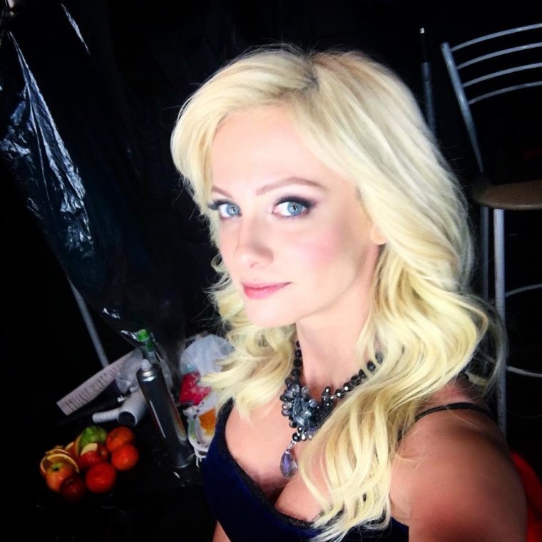 Ольга Хижинкова в мини