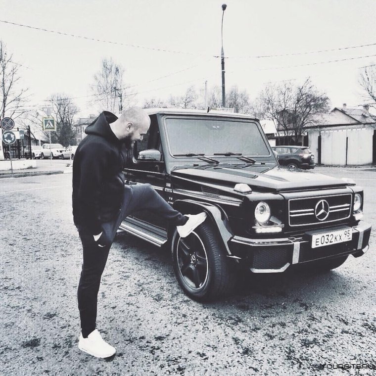 Парни на Гелендвагенах