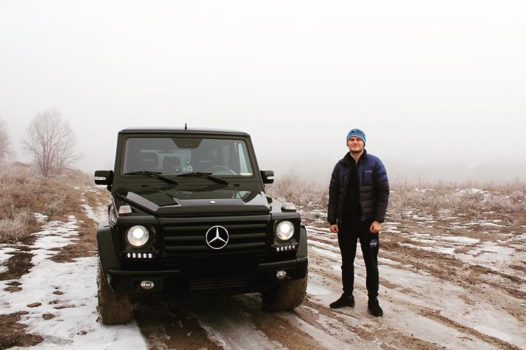 Парень рядом с ГЕЛИКОМ