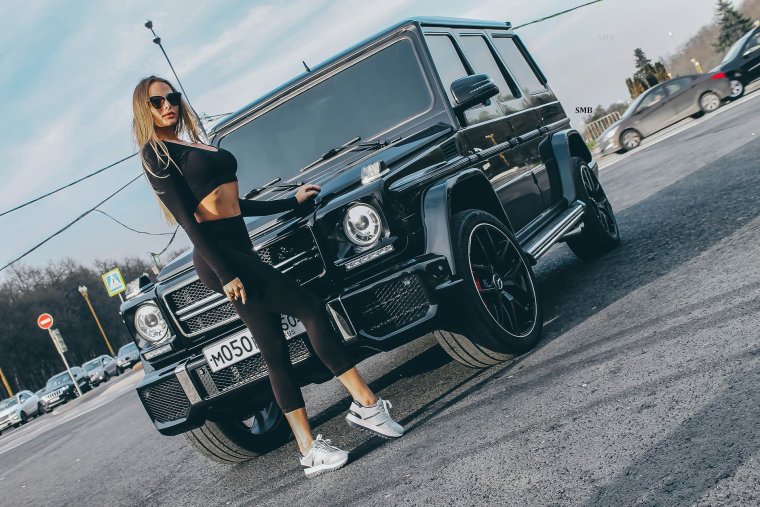 Гелендваген g 63 AMG С девушкой
