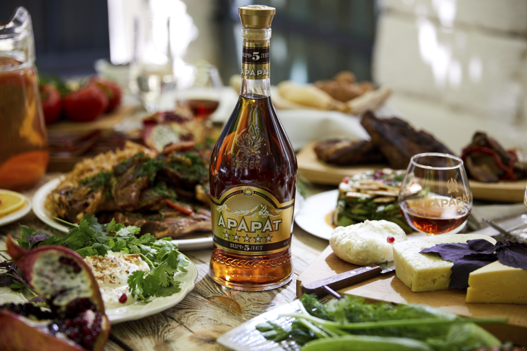 Застолье с коньяком Арарат