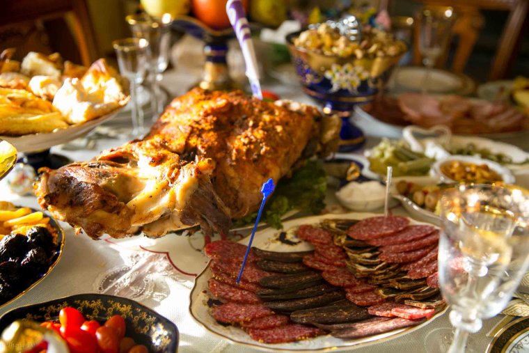 Новогодний стол в Армении