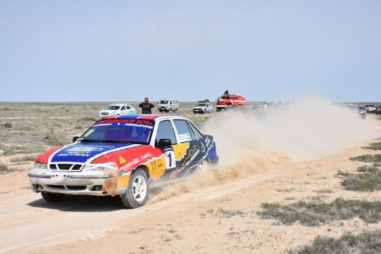 Форд Мустанг босс 302 жёлтый