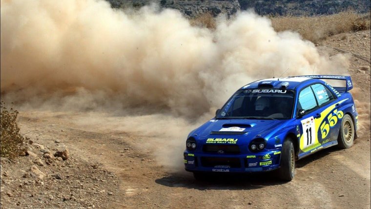 Девушка на капоте Жигулей