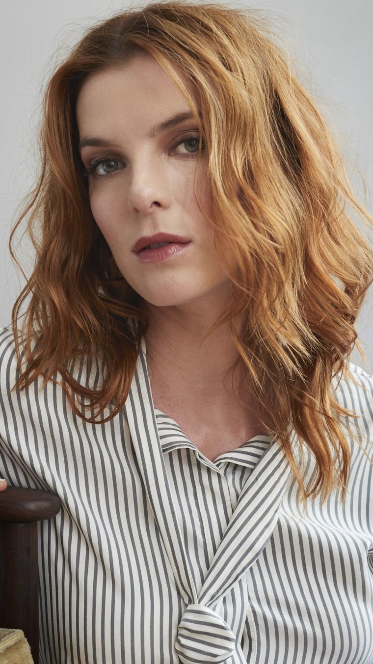 Alison Brie Betty Gilpin