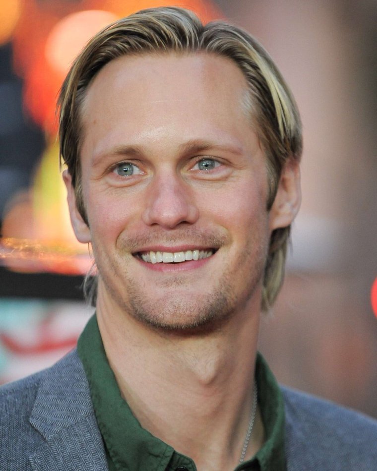 Билл Скарсгард пресс на пляже