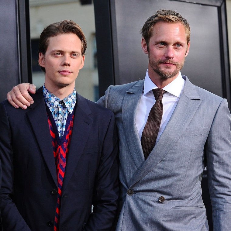 Александр Скарсгард полураздетый