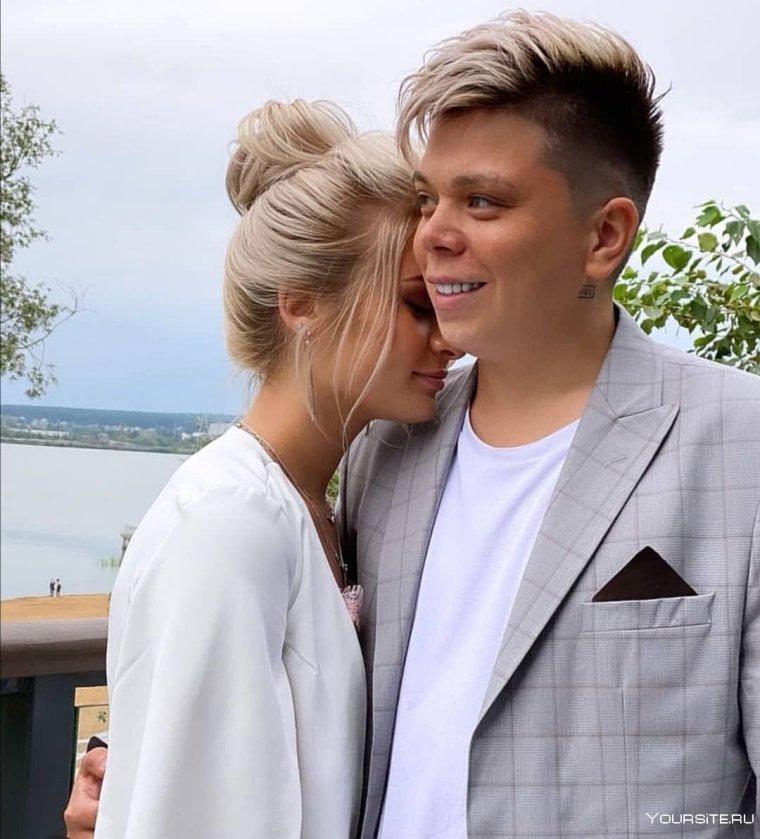 Певец Элвин грей