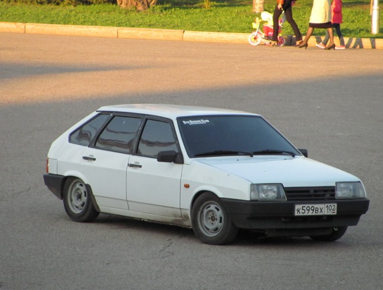 ВАЗ 2109 белая тонированная заниженная