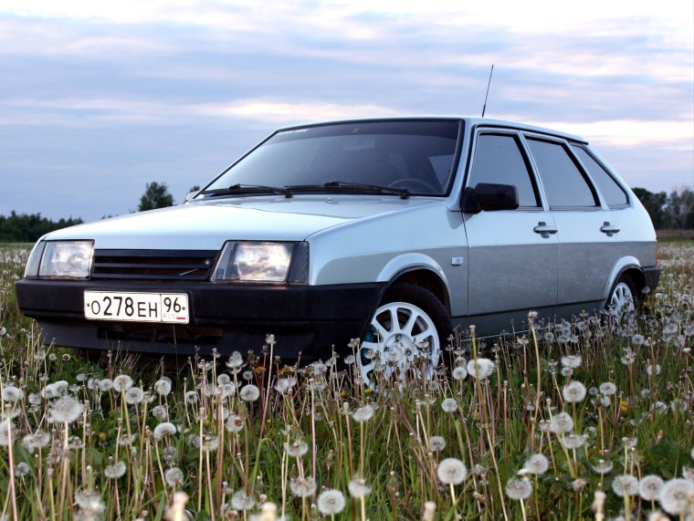 ВАЗ 2109 серебряная