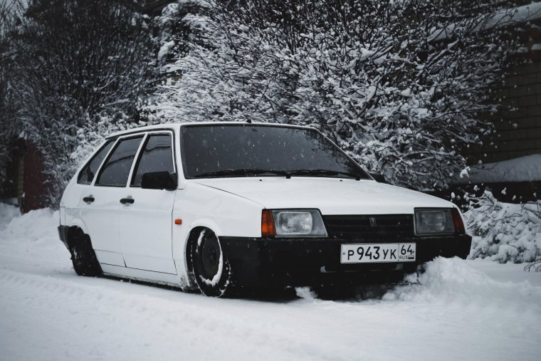 Четкая белая девятка