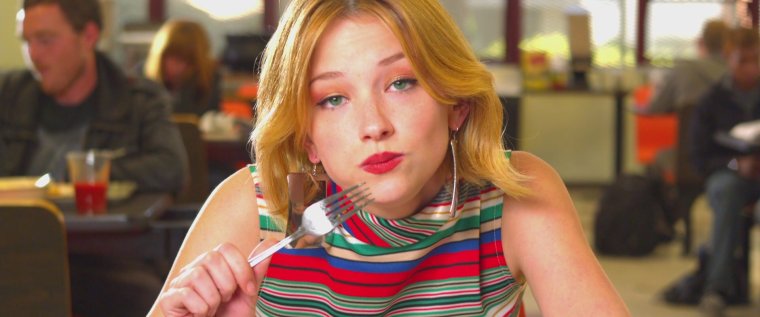 Хейли Беннетт 2022 папарацци