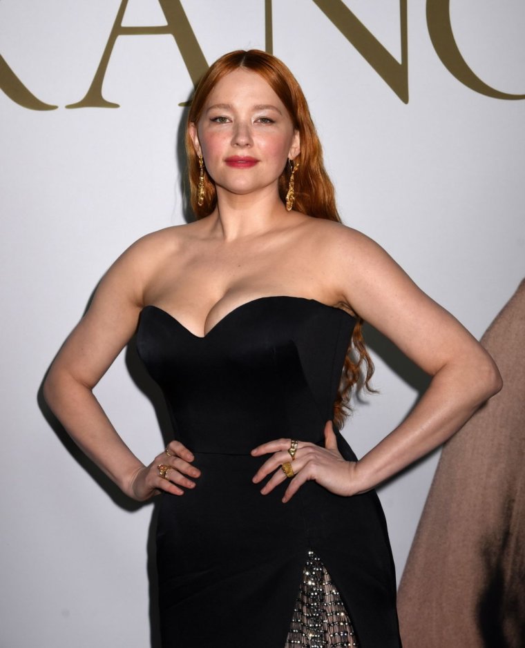 Хейли Беннетт грудь