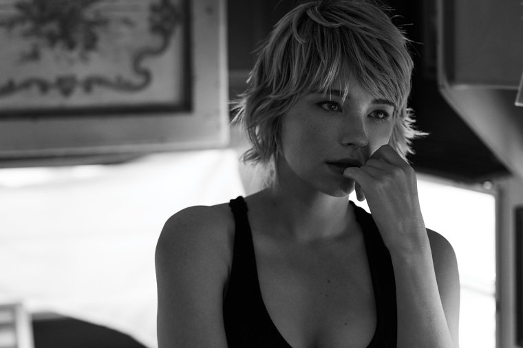 Хейли Беннетт платья