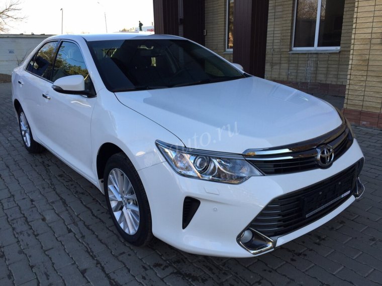 Тойота Камри 3.5 белая