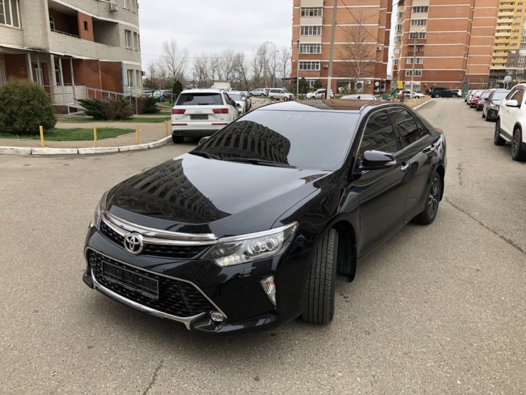 Брюнетка в Камри