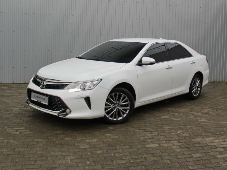 Toyota Camry v50 белая