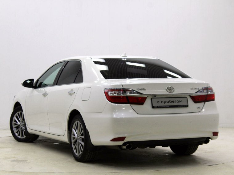 Тойота Камри 2020