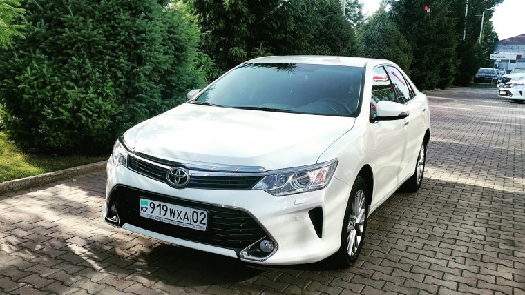 Тойота Камри 2021