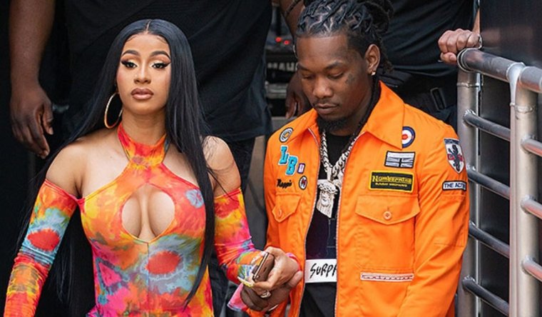 Карди би в комбинезоне