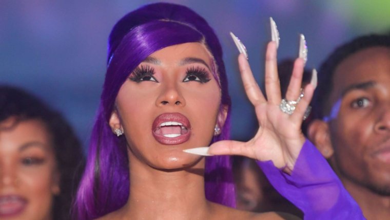 Карди би в начале карьеры