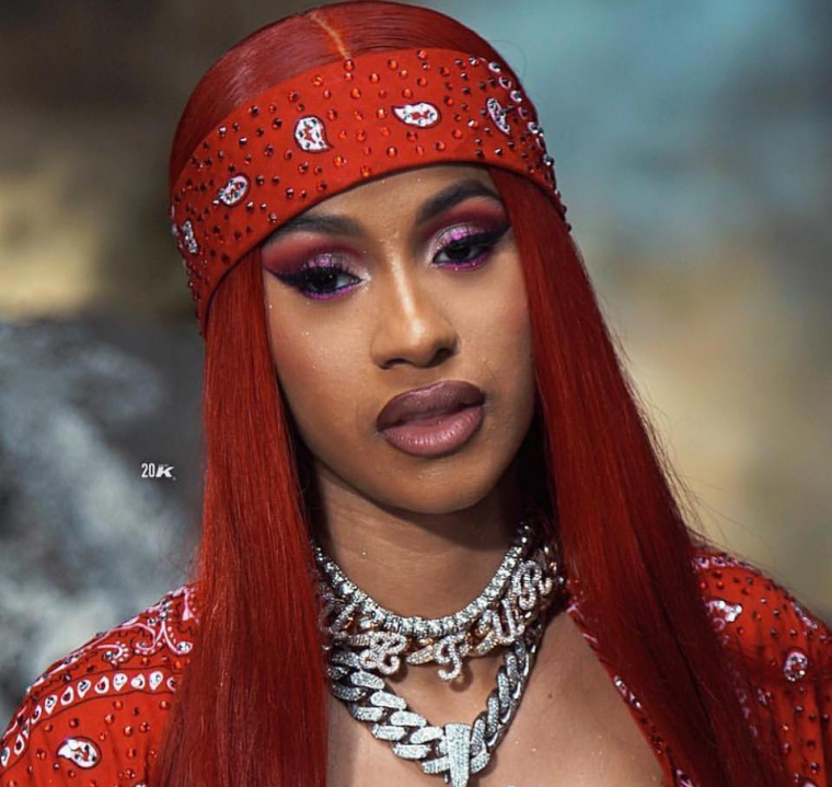 Салатовые волосы карди би