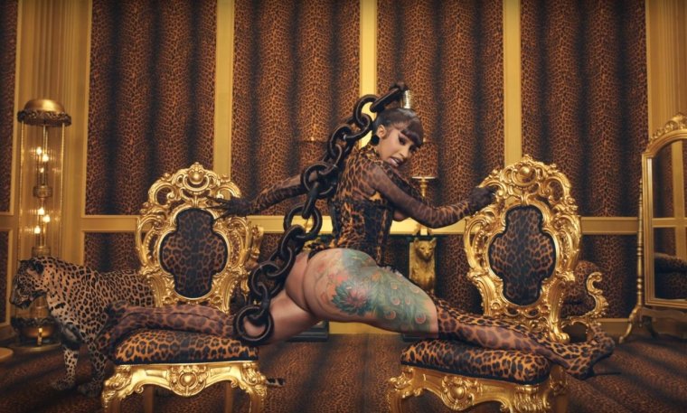 Карди би Анаконда