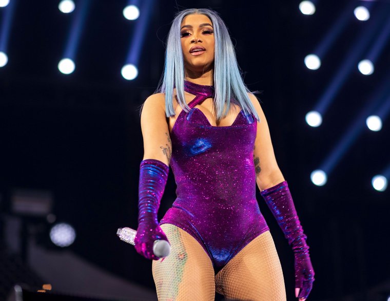 Cardi b ступни