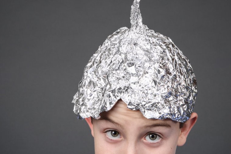 Шапка из фольги