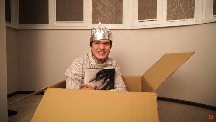 BADCOMEDIAN шапочка из фольги