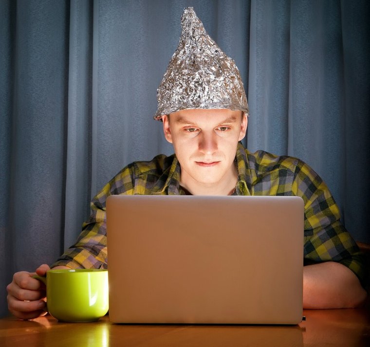 Шапка из фольги