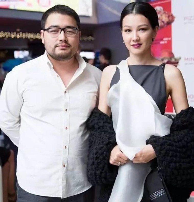 Aruzhan Jazilbekova в купальнике