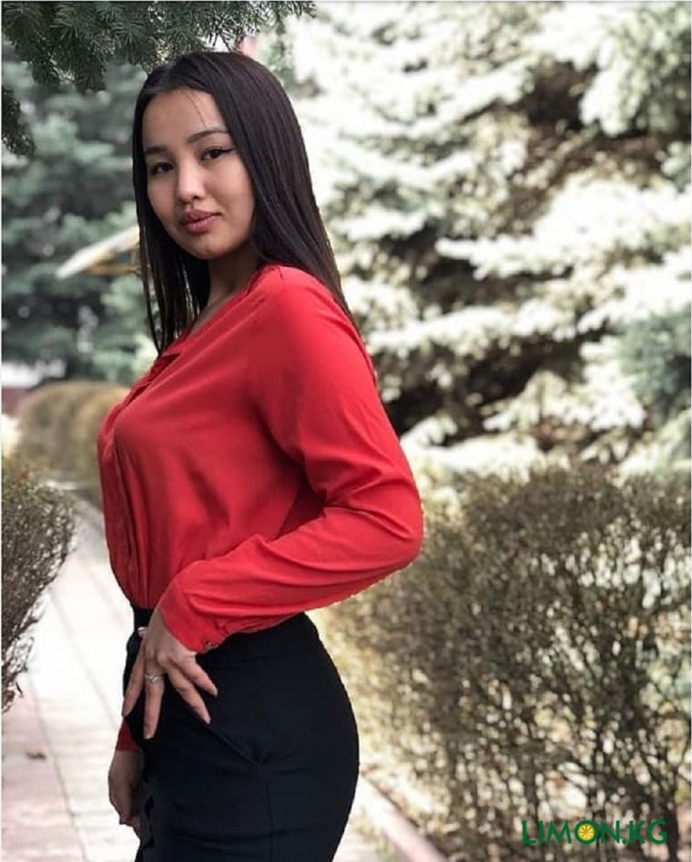 Аружан Джазильбекова ноги