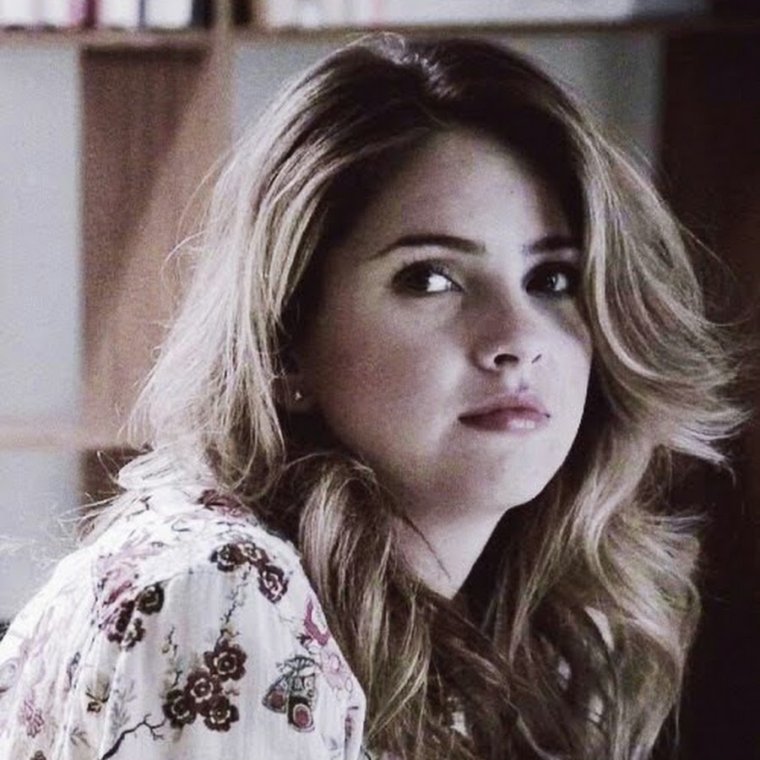 Малия Хейл гиф