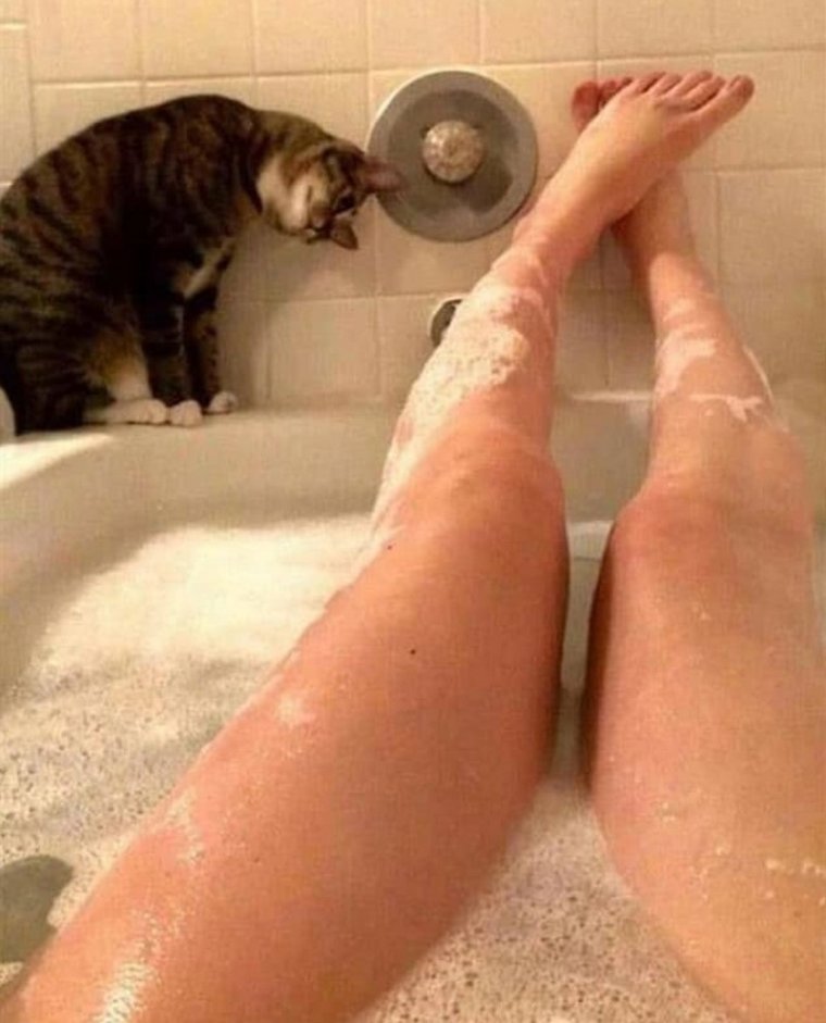 Ноги в ванной