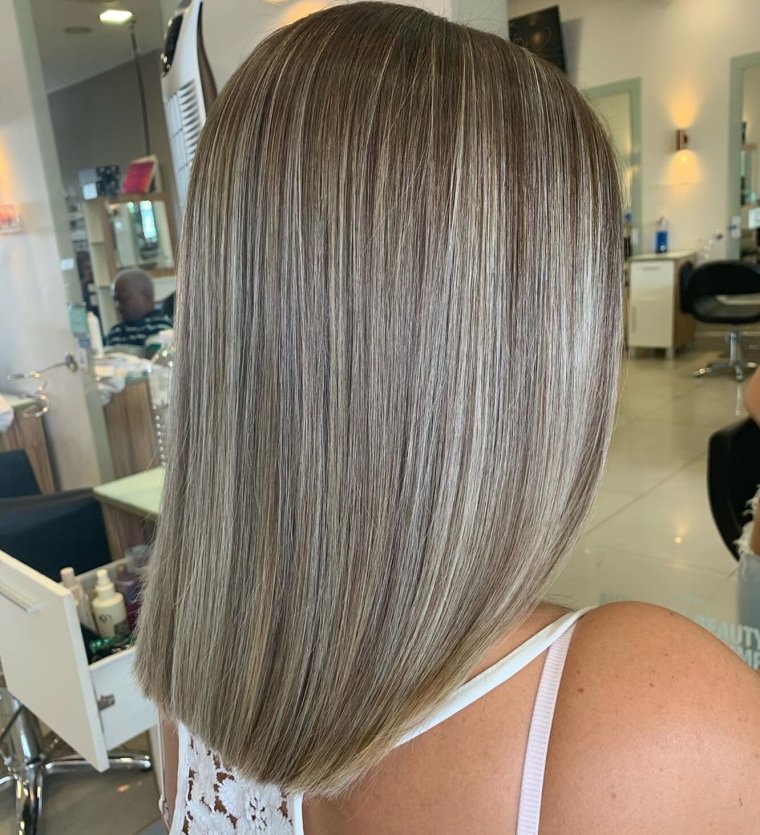 Пепельное мелирование с челкой