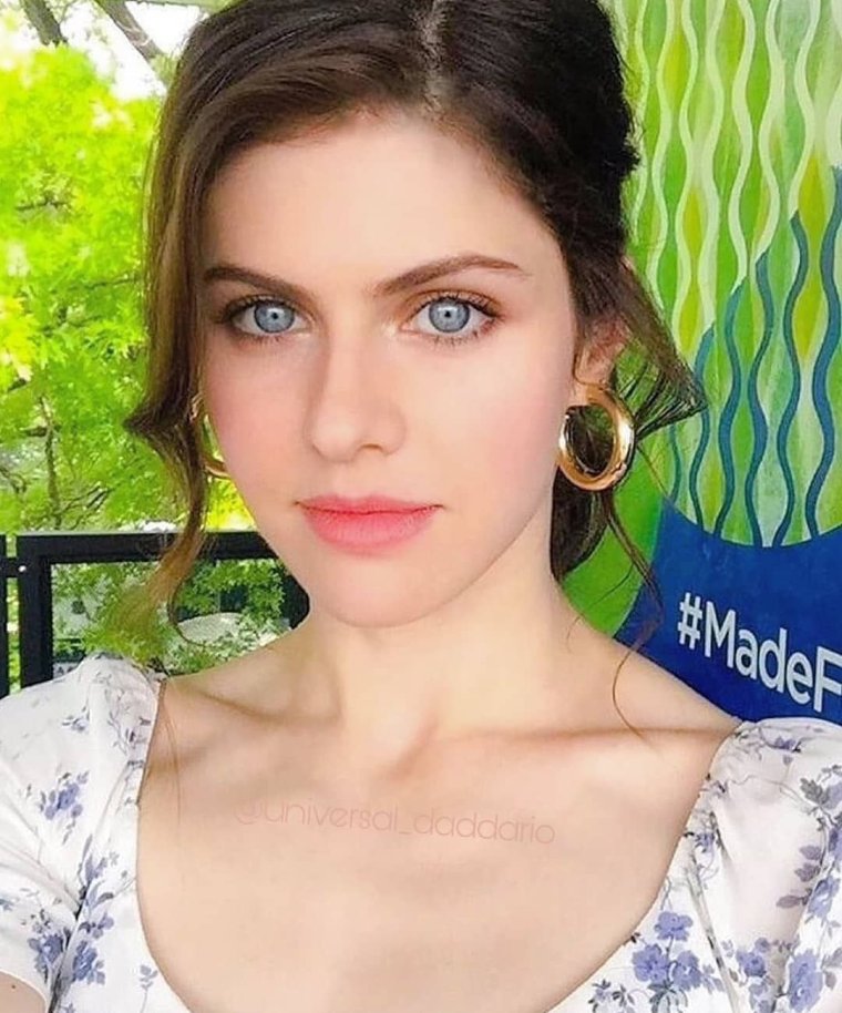 Alexandra Daddario 2022