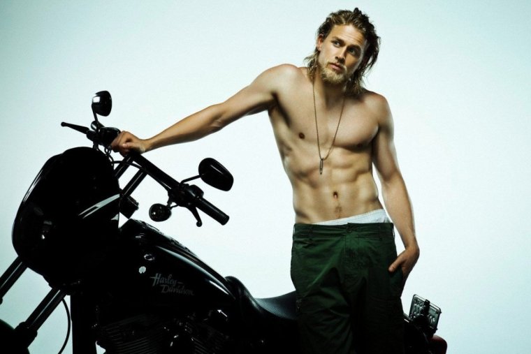 Чарли Ханнэм торс 2020