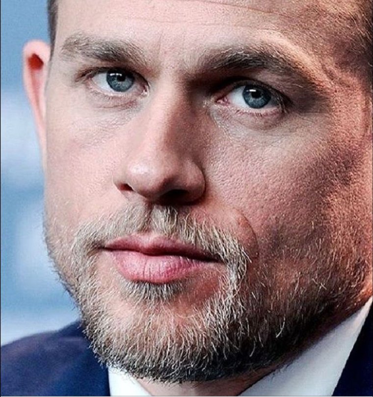 Актер Чарли Ханнэм