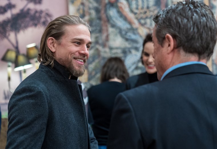 Джентльмены 2020 Чарли Ханнэм прическа