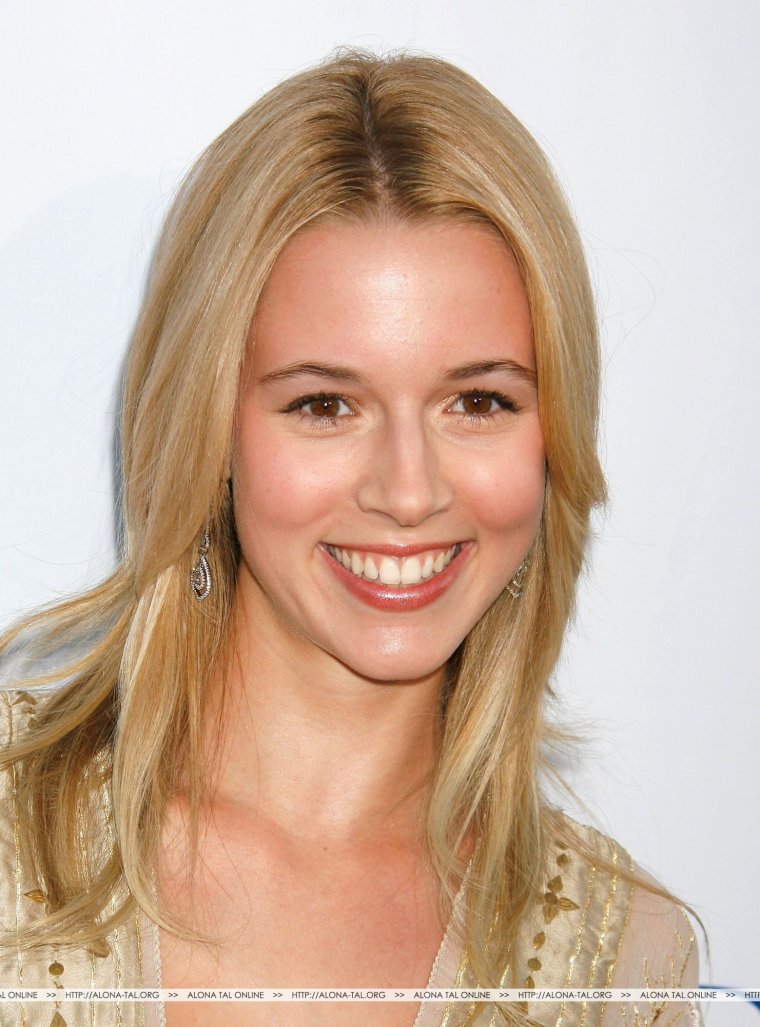 Алона Тал соски