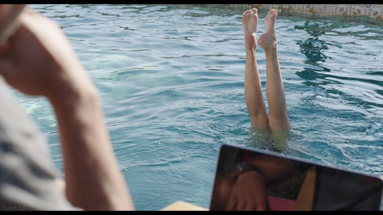 Dakota Blue Richards feet