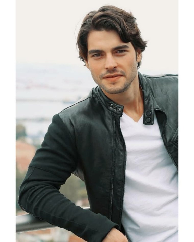 Акын Акынозю турецкий актёр