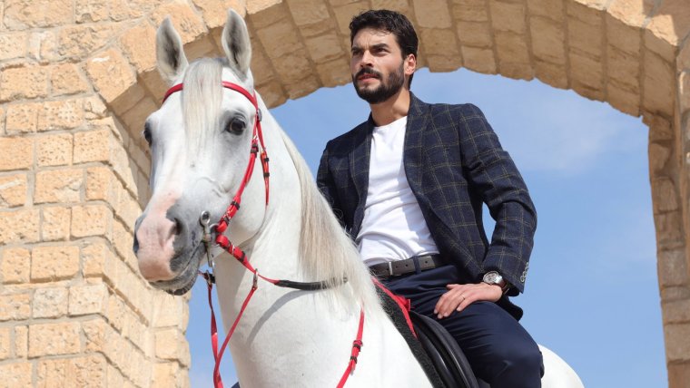 Эбру Шахин и акын Акынозю