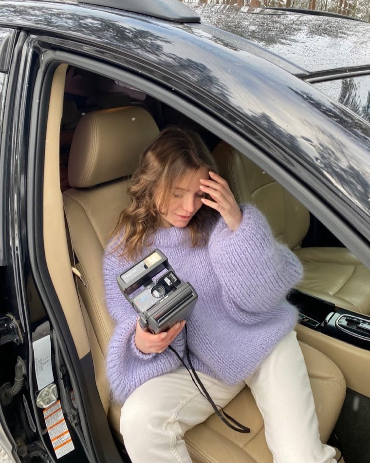 Актриса Полина Сидихина в купальнике