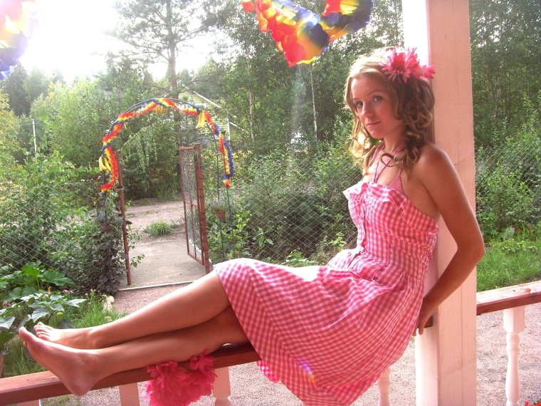 Полина Филоненко ножки