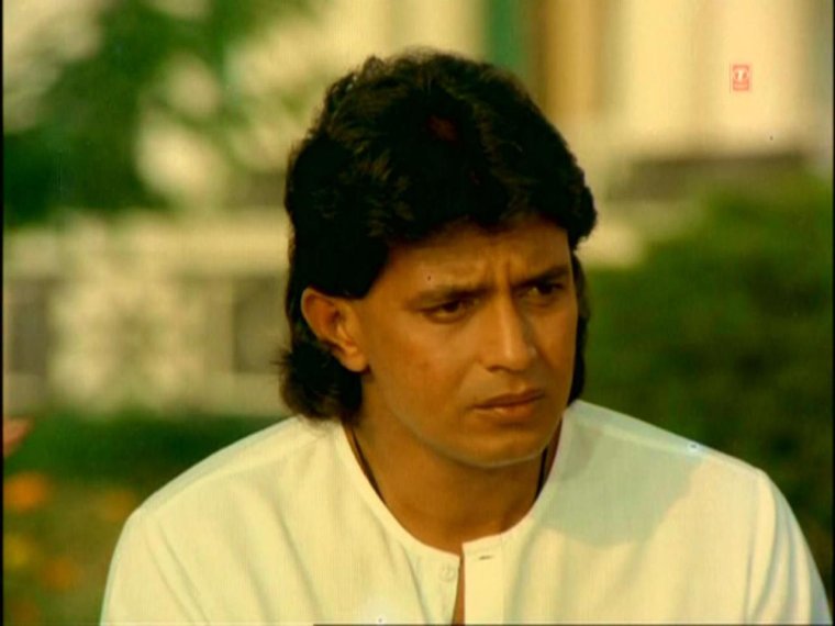 Митхун Чакраборти с гитарой