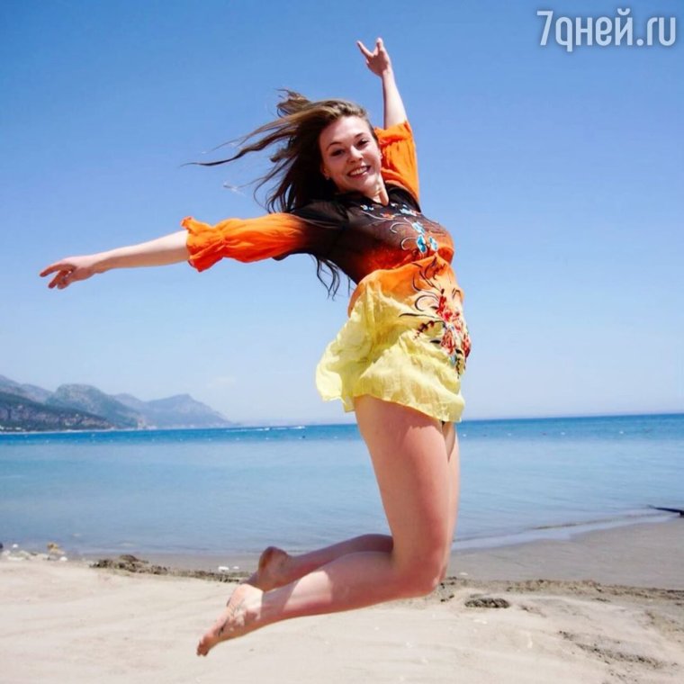 Александра Никифорова с каре