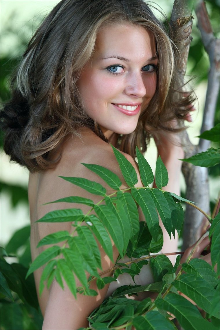 Александра Никифорова курит